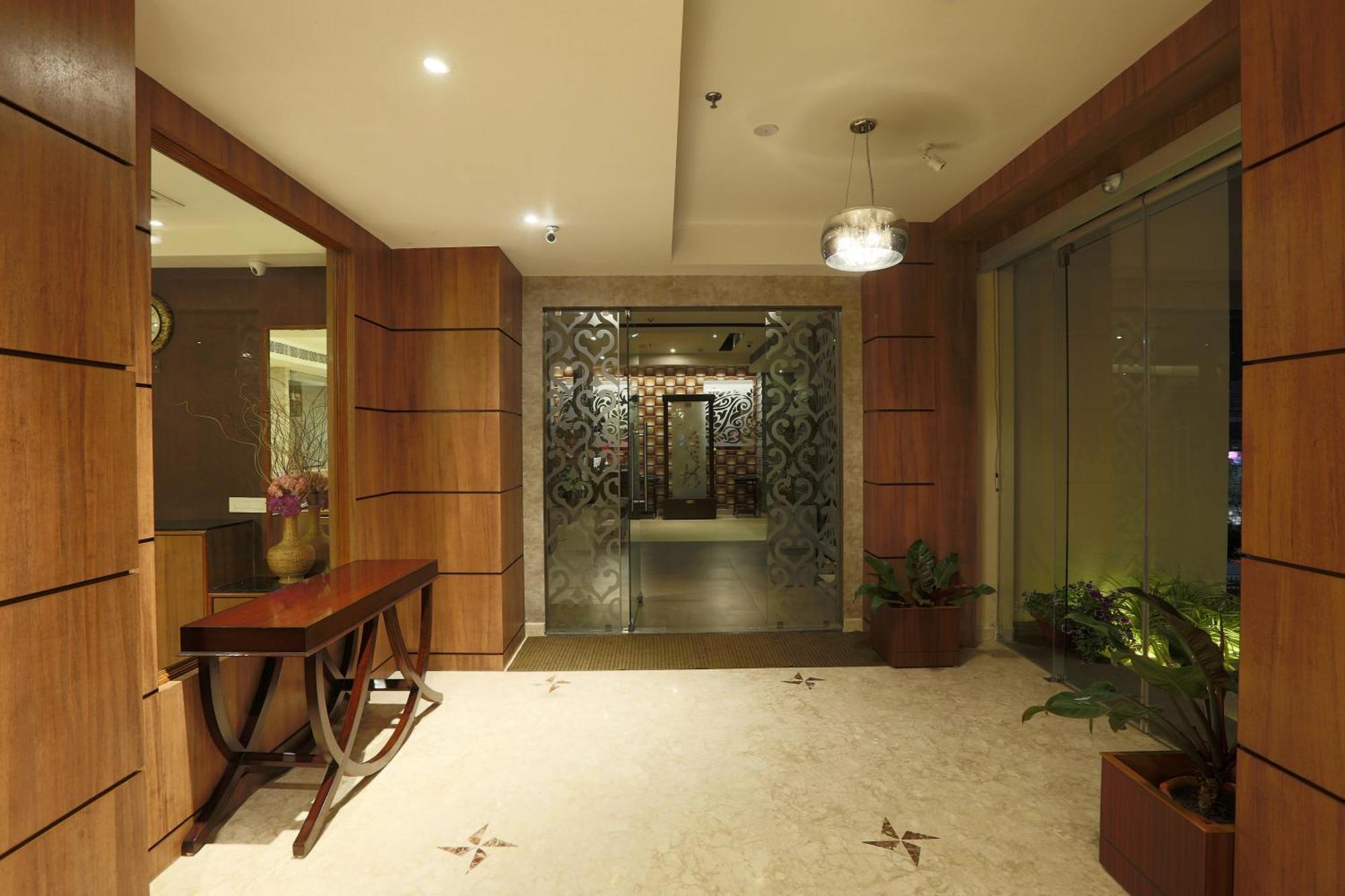 Hotel Prithvi Palace Aerocity Delhi Airport à New Delhi Extérieur photo